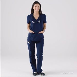 THREE POCKET NAVY CASMA FIGS SCRUB TOP XS NEW ✨